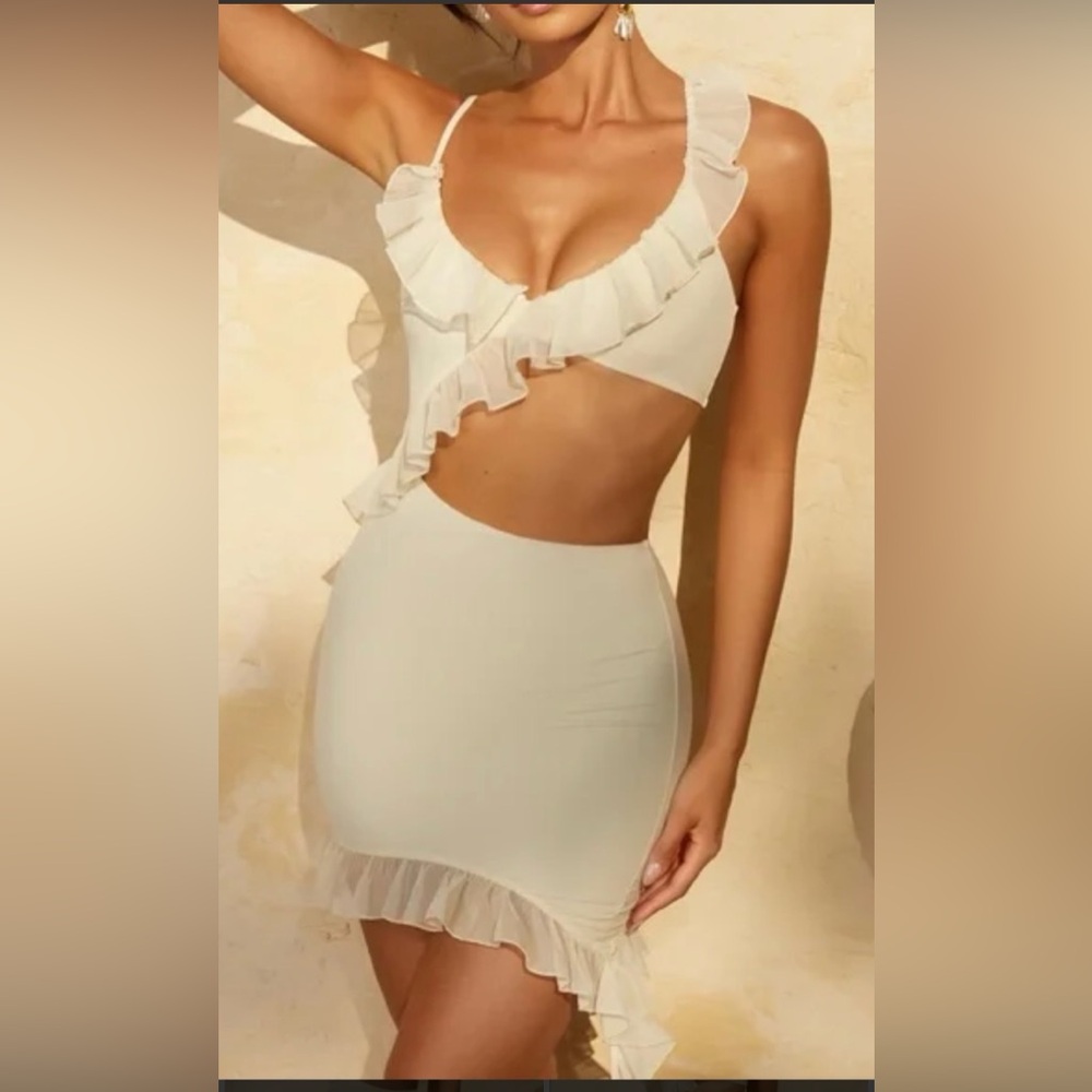 Oh Polly Cream Ruffle Crop Top and Skirt Sz XS Like New
